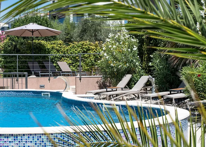 Отель Hotel Petrcane Петрчане