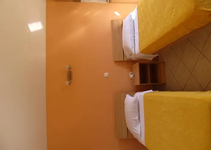 Отель Hotel Petrcane