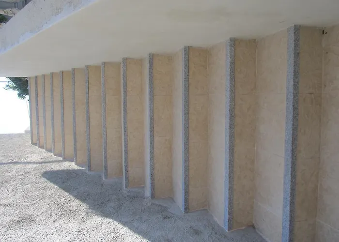 호텔 페트르차네