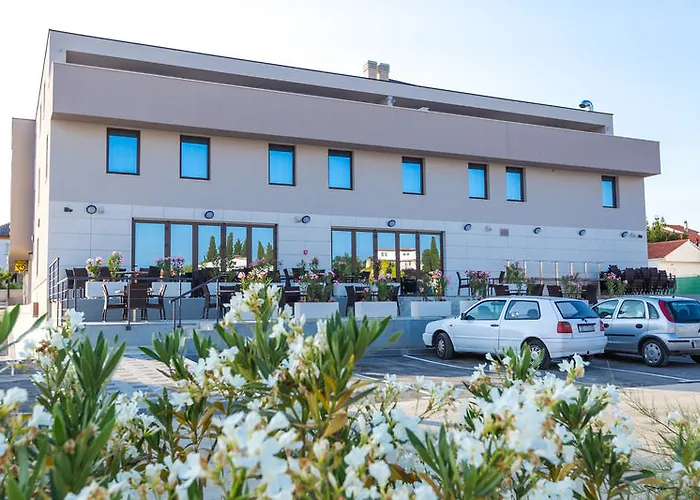 Hotel Petrcane 4* Петрчане